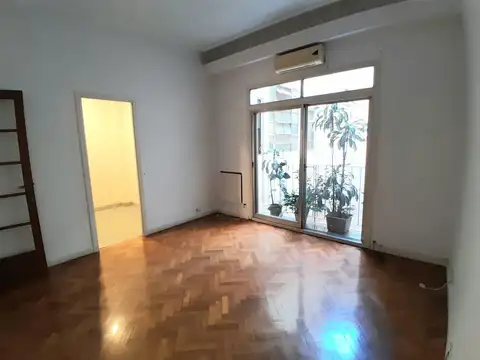 Av. Córdoba entre Uruguay y Paraná.