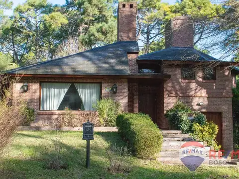 VENTA DE CASA EN CARILO. PISCINA Y GAS NATURAL