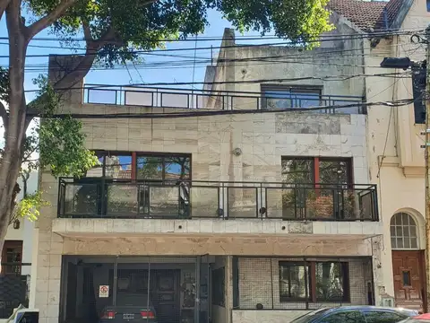 Casa en tres plantas de 380 m2 a reciclar