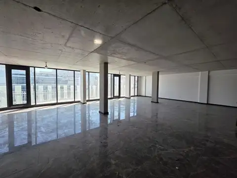 Oficina en Alquiler con 1 cochera