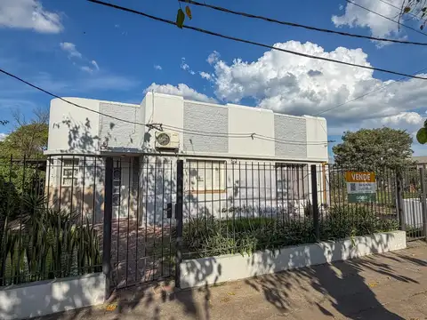 Propiedad de amplio terreno con local comercial + vivienda de 2 habitaciones