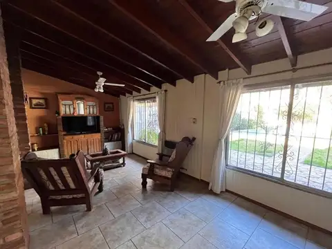 Casa 5 ambientes con 2 baños