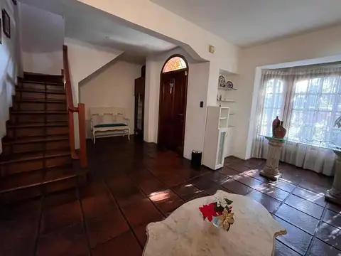 NUEVO VALOR  CASA, CINCO AMBIENTES, EN VENTA.