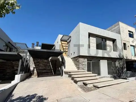Casa en alquiler Dalvian Mendoza