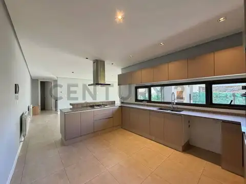 Casa en Alquiler de 3 dormitorios