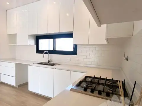 Casa 6 ambientes con 4 baños