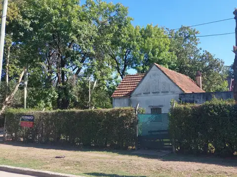 Av. Berlin Nª901 esq Quintana