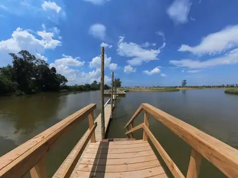 Lote Náutico con Amarra Propia · Ubicación Premium