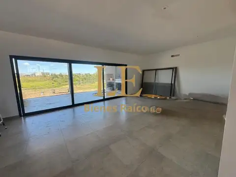 Casa en Venta en El Canton, USD 260.000