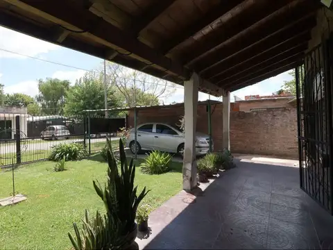 Casa 5 ambientes con 2 baños