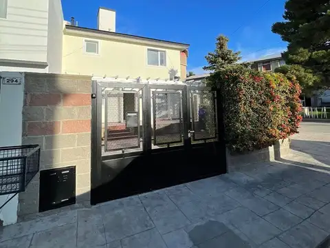 CASA 3 DORMITORIOS BARRIO ROCA