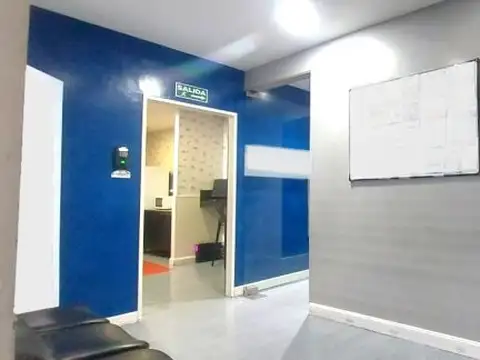 BAJO EL PRECIO - Oficinas con salon de 10x15