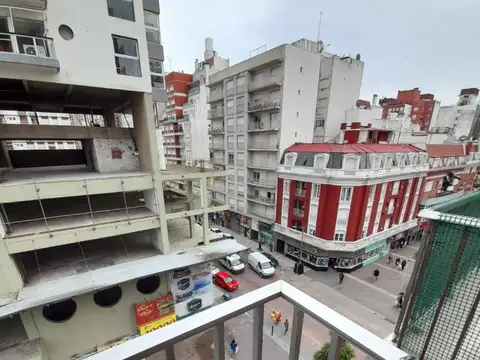 DEPARTAMENTO 3 AMBIENTES VISTA LATERAL AL MAR, CENTRO