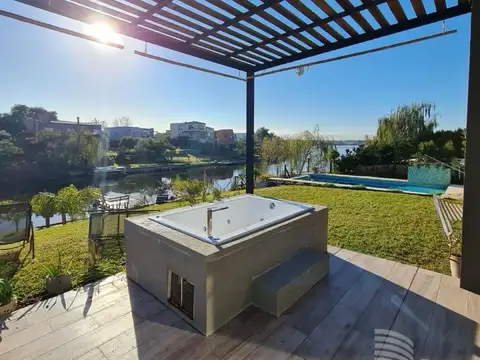 Casa 5 ambientes con 4 baños