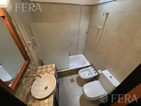 Venta Casa 3 ambientes con cochera, patio y parrilla en Quilmes