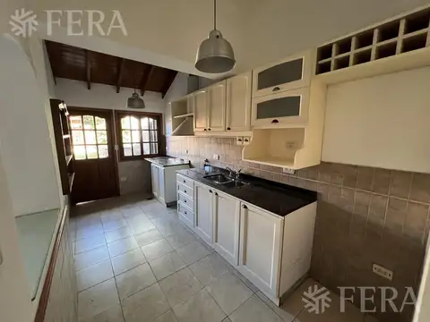 Casa en Venta con 2 cocheras