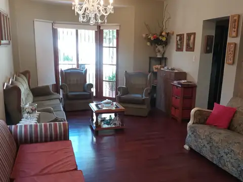 Depto Tipo Casa en Alquiler con 1 cocheras