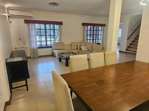 Casa Chalet  en Venta en Parque Leloir, Ituzaingó, G.B.A. Zona Oeste
