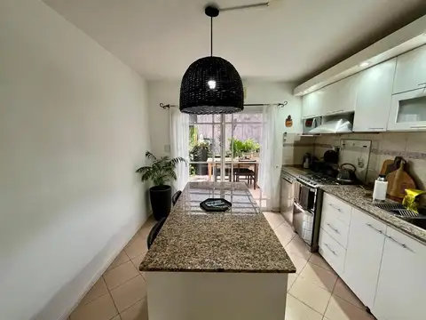Casa en Venta con 3 cocheras