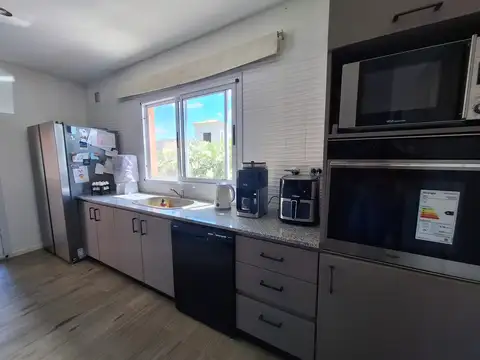 Casa en Venta en El Cantón - Barrio Puerto, USD 229.000