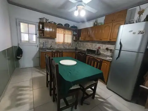 VENTA CASA 4 AMB RAMOS MEJIA C/ PATIO C/COCHERA