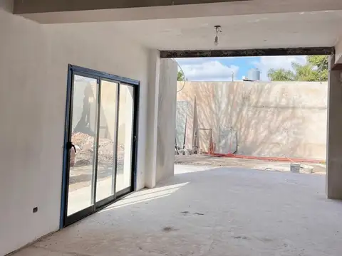 Casa en Venta en Castelar, USD 233.000
