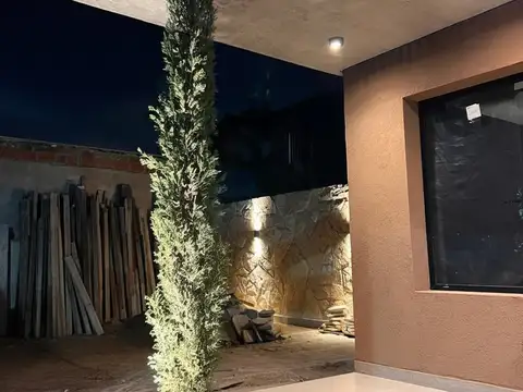 Casa en venta c/ cochera en Castelar