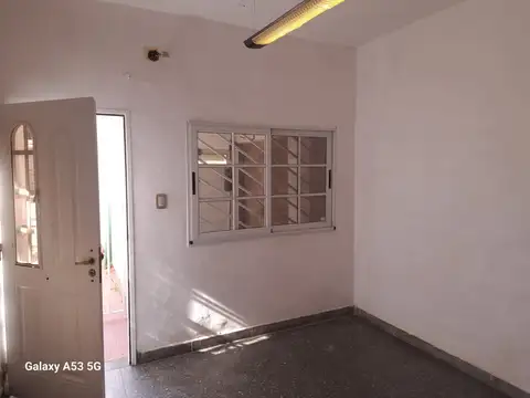 Casa en Alquiler con 1 cochera