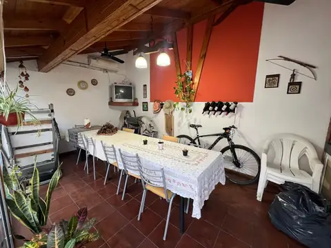Casa 6 ambientes con 4 baños