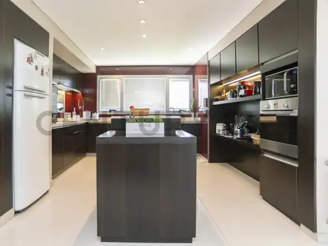 Casa 6 ambientes con 4 baños