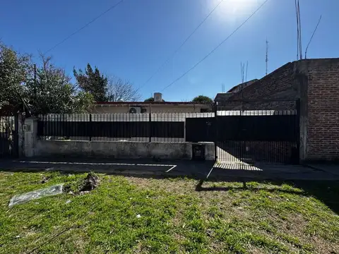 VENTA CASA 3 AMB C/PATIO APTO CREDITO S. F. SOLANO