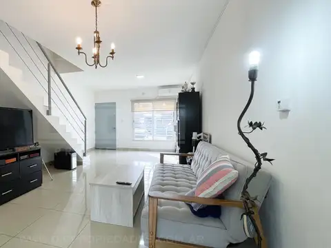 Casa en Alquiler con 1 cochera