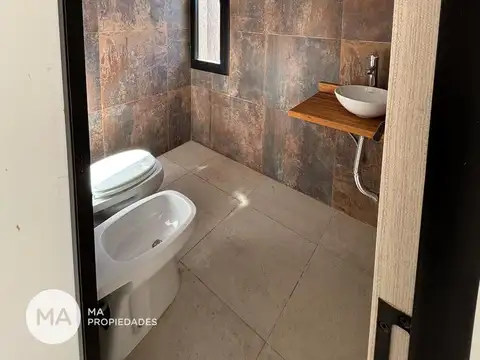 Casa 3 ambientes con 2 baños