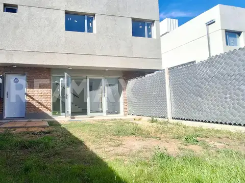 Depto Tipo Casa 4 ambientes con 2 baños