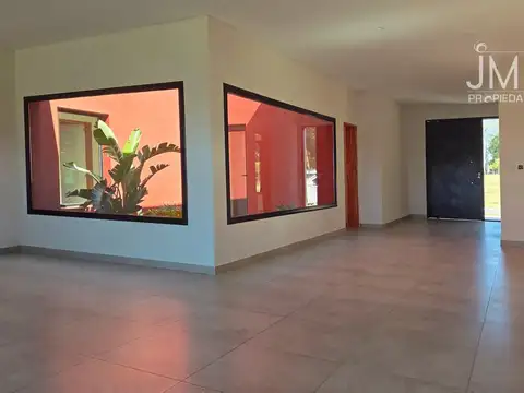 Casa en Venta con 3 cocheras