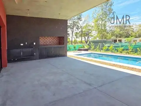 Casa 5 ambientes con 3 baños