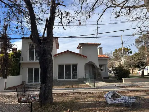 Casa en Alquiler en City Bell, USD 1.600