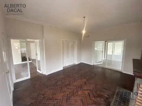 Casa en Alquiler con 1 cochera