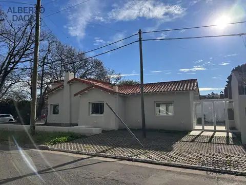 Casa 6 ambientes con 2 baños