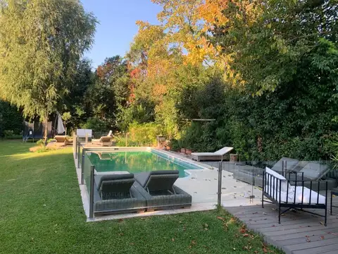 CASA VENTA PILAR MAYLING 5 Dormitorios en 2PB 3 PA