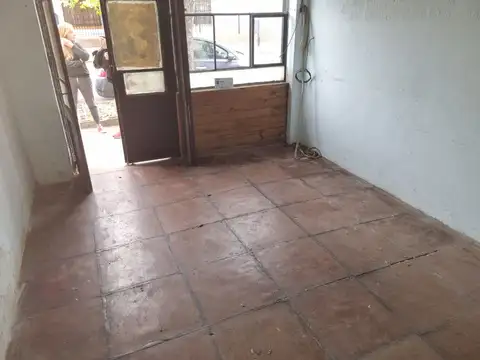 2 Locales Comerciales en Esquina | Miller y Vilela