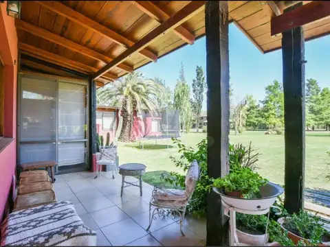 Casa en Venta con 2 cocheras