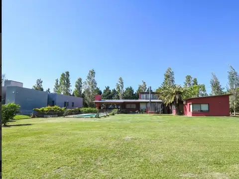 Casa en Venta con 2 cocheras