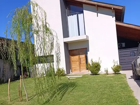 Casa en venta 4 ambientes con master suite | Lote central | Apto crédito – Cañada Los Arces, Pilar