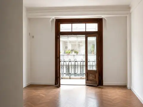 Monoambiente luminoso con balcón – Apto profesional – Tucumán y Esmeralda