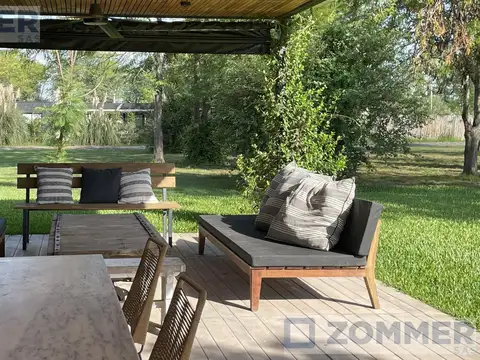 Casa en Alquiler con 6 cocheras