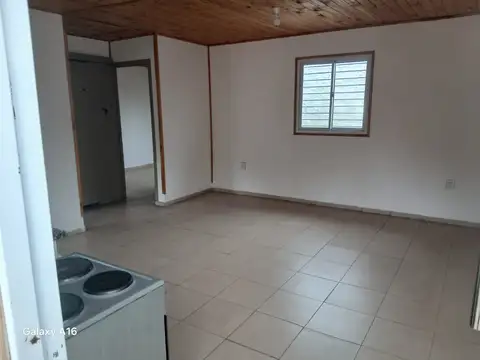 Casa en Alquiler con 2 cocheras