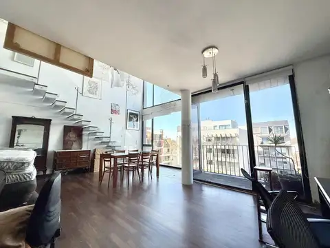 Apto crédito! Departamento de dos ambientes con balcón tipo duplex en venta en La Lucila