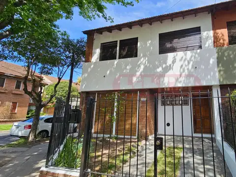 Duplex 4 amb cochera con jardín y patio con parrilla Olivos