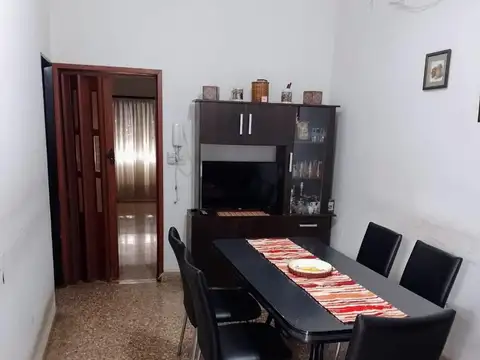 Depto Tipo Casa 6 ambientes con 2 baños